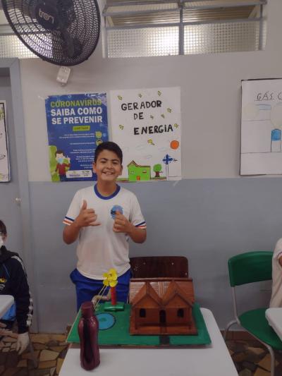 Escola LeocÃ¡dio JosÃ© Correia realizou a Feira de CiÃªncias com os Alunos do 5Âº ano